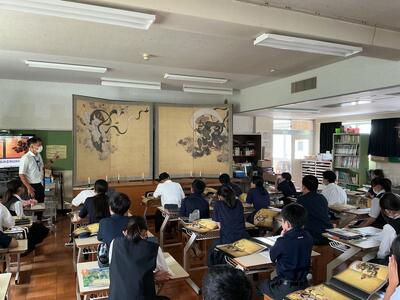 １年美術の授業の様子